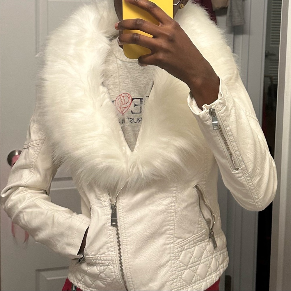 Women's White Faux Fur Collar Jacket - Picture 6 of 6
